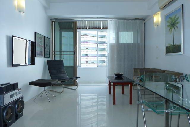 Condominium for sale in Naklua Wong Amat showing the living room Condominium for sale in Naklua Wong Amat showing the living room