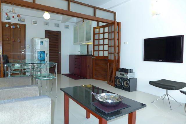 Condominium for sale in Naklua Wong Amat showing the living, dining and kitchen areas Condominium for sale in Naklua Wong Amat showing the living, dining and kitchen areas