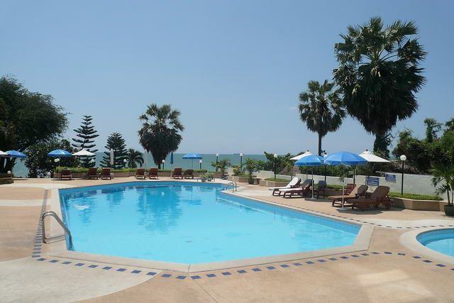 Condominium for sale in Naklua Wong Amat showing the pool and ocean Condominium for sale in Naklua Wong Amat showing the pool and ocean