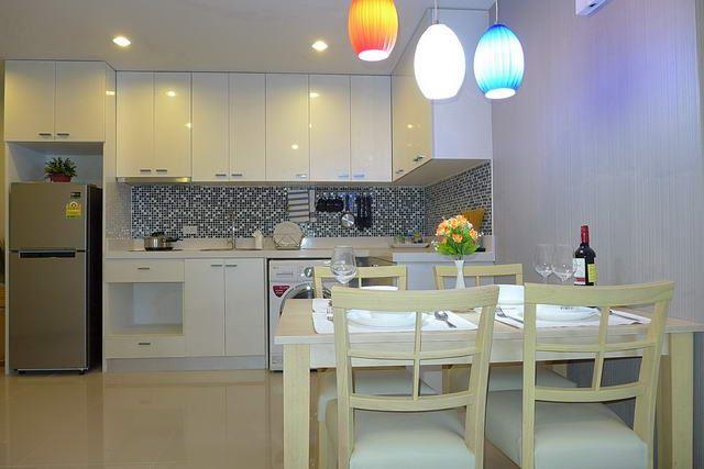 Condominium for sale at Ban Amphur Pattaya showing the dining and kitchen areas Condominium for sale at Ban Amphur Pattaya showing the dining and kitchen areas