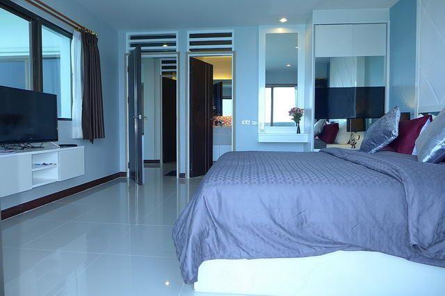 Condominium for sale at Ban Amphur Pattaya showing the bedroom suite 