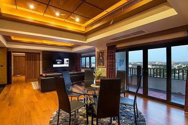 Condominium for sale in Pattaya showing the dining area Condominium for sale in Pattaya showing the dining area