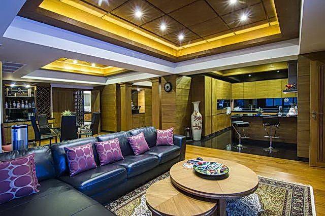 Condominium for sale in Pattaya showing the living and kitchen areas Condominium for sale in Pattaya showing the living and kitchen areas