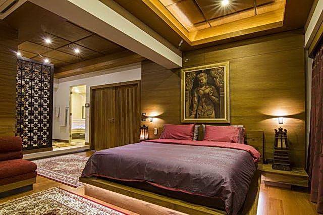 Condominium for sale in Pattaya showing the master bedroom suite Condominium for sale in Pattaya showing the master bedroom suite