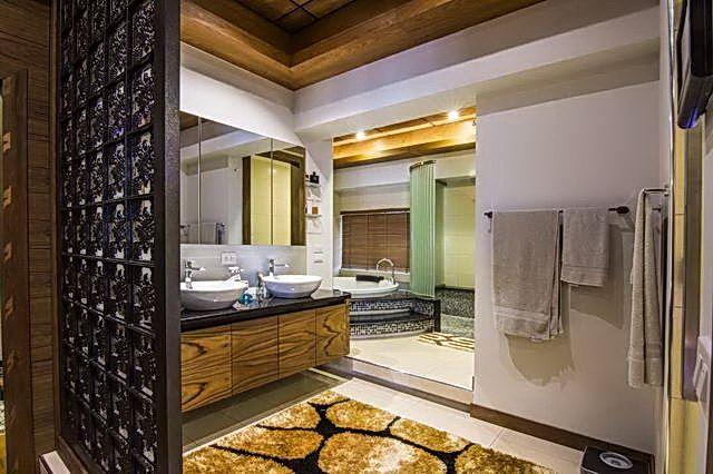 Condominium for sale in Pattaya showing the master bathroom Condominium for sale in Pattaya showing the master bathroom