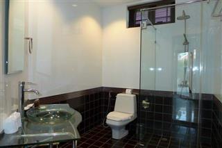 House for sale Na Jomtien showing a bathroom