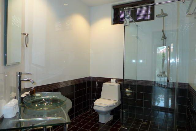 House for sale Na Jomtien showing a bathroom