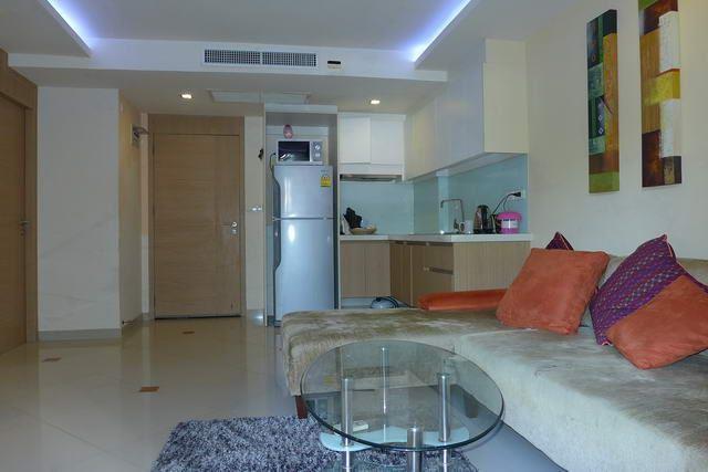 Condominium for sale Pattaya showing the open plan 