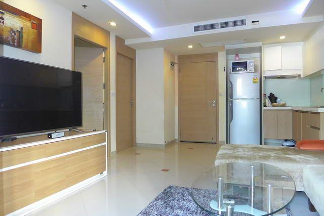 Condominium for sale Pattaya showing the living room and kitchen 
