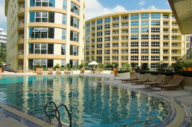 Condominium for sale Pattaya showing the communal pool and buildings