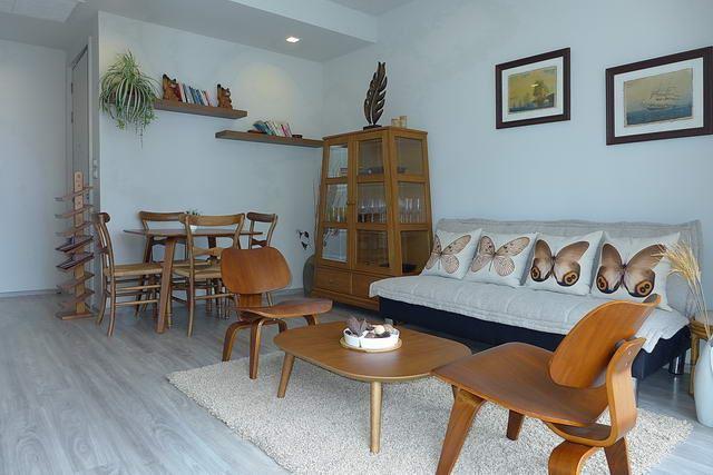 Condominium For Sale Wongamat showing the living and dining areas Condominium For Sale Wongamat showing the living and dining areas