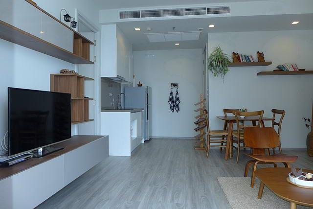Condominium For Sale Wongamat showing the dining and kitchen Condominium For Sale Wongamat showing the dining and kitchen