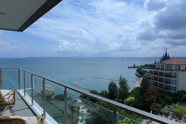 Condominium For Sale Wongamat showing the balcony view Condominium For Sale Wongamat showing the balcony view