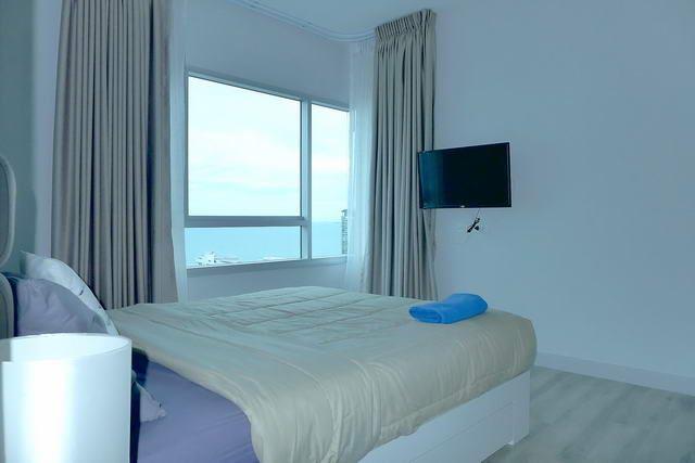 Condominium for sale Pattaya showing the master bedroom Condominium for sale Pattaya showing the master bedroom