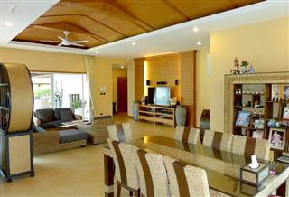House for sale Huay Yai showing the dining and living areas