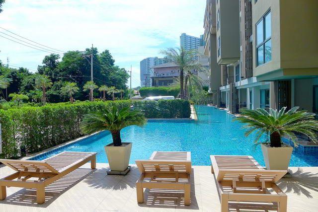 Condominium for sale Wong Amat showing the communal swimming pool 