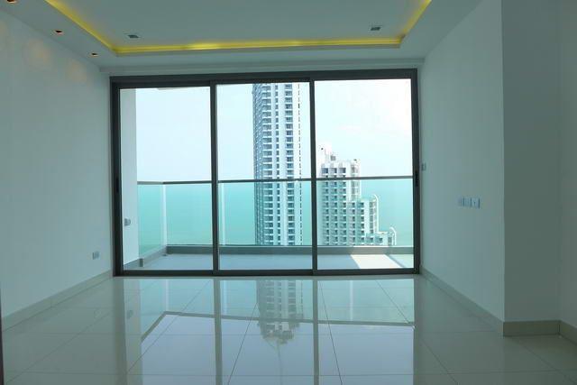 Condominium for sale Wong Amat Pattaya showing the living area and the balcony