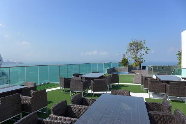 Condominium for sale Wong Amat Pattaya showing the communal roof top area Condominium for sale Wong Amat Pattaya showing the communal roof top area