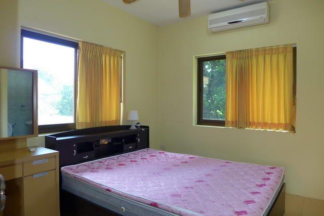 Pool resort and villa business for sale Pratumnak Pattaya showing the second bedroom