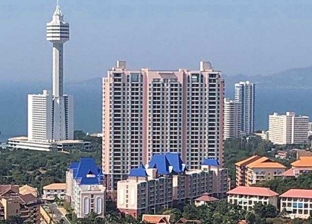 Condominium for sale Pattaya showing the city and sea views Condominium for sale Pattaya showing the city and sea views