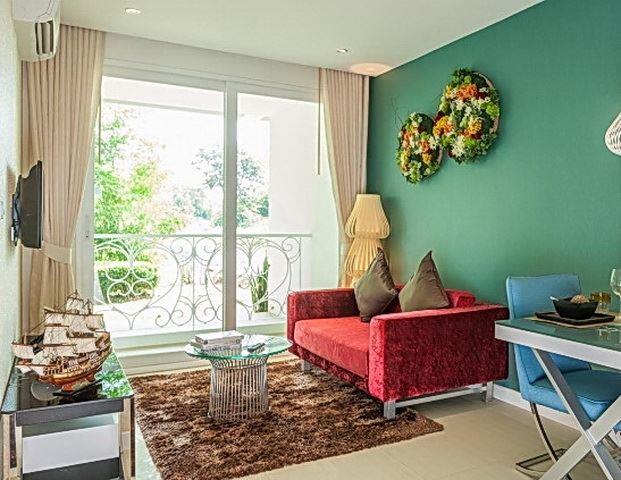 Condominium for sale Pattaya showing the living area and the balcony Condominium for sale Pattaya showing the living area and the balcony