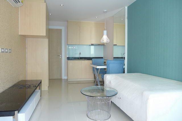 Condominium for sale Pattaya showing the kitchen and dining areas