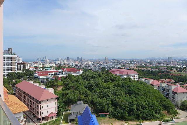 Condominium for sale Pattaya showing the city view