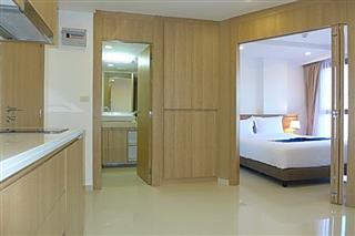 Condominium for sale Pratumnak Hill Pattaya showing the bedroom and bathroom