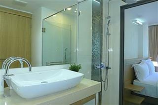 Condominium for sale Pratumnak Hill Pattaya showing the bathroom