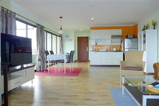 Condominium for sale Pattaya showing the kitchen and dining areas