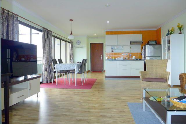 Condominium for sale Pattaya showing the kitchen and dining areas Condominium for sale Pattaya showing the kitchen and dining areas