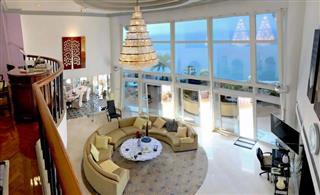condominium for sale Wong Amat Pattaya showing the living and huge out side patio