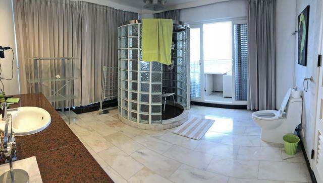 condominium for sale Wong Amat Pattaya showing a bathroom condominium for sale Wong Amat Pattaya showing a bathroom