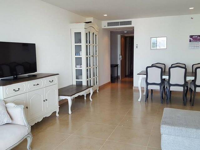 Condominium for sale Pratumnak Hill Pattaya showing the dining area Condominium for sale Pratumnak Hill Pattaya showing the dining area