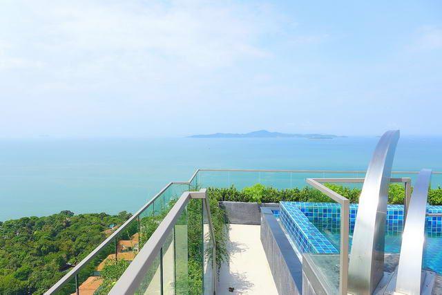 Condominium for sale Pratumnak Hill Pattaya showing the sea veiw