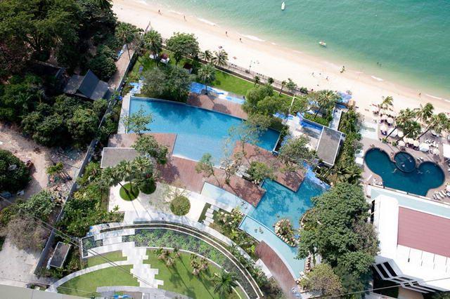 Condominium for sale in Naklua showing the communal pool areas Condominium for sale in Naklua showing the communal pool areas