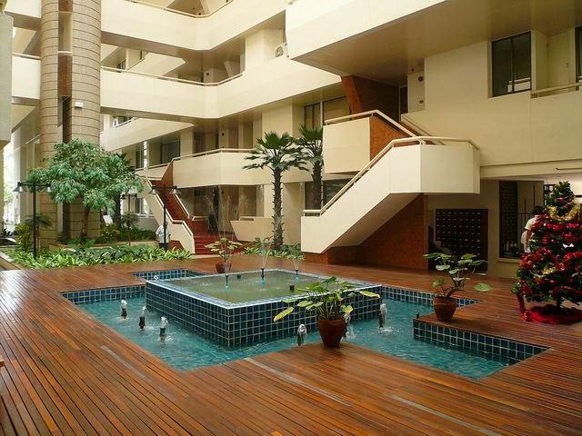 Condominium for sale in Jomtien showing a walkway water feature Condominium for sale in Jomtien showing a walkway water feature