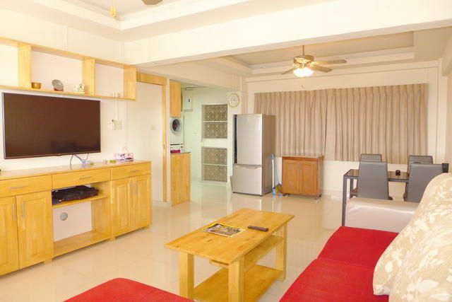 Condominium for sale South Pattaya showing the living area