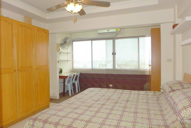 Condominium for sale South Pattaya showing the bedroom suite