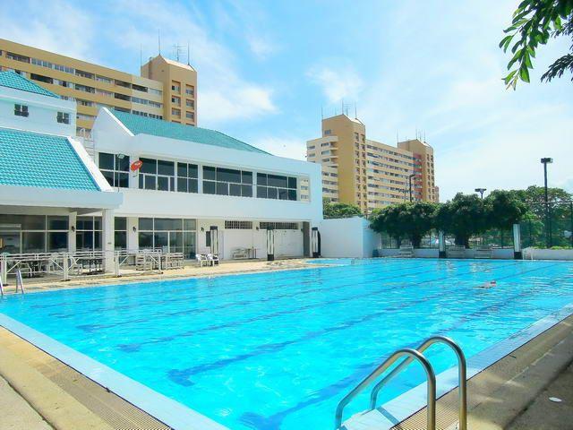 Condominium for sale South Pattaya showing the communal swimming pool