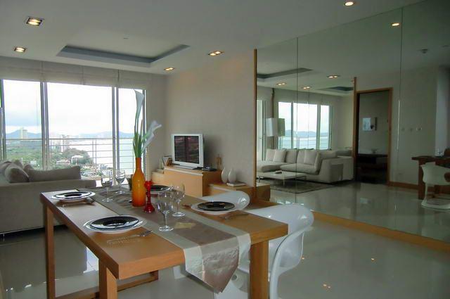 Condominium for sale in Na Jomtien showing the dining area Condominium for sale in Na Jomtien showing the dining area