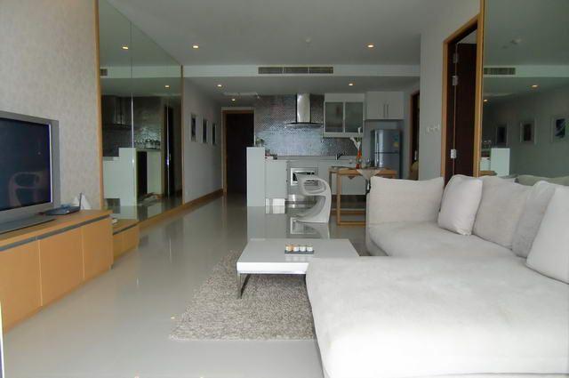 Condominium for sale in Na Jomtien showing the sitting area Condominium for sale in Na Jomtien showing the sitting area