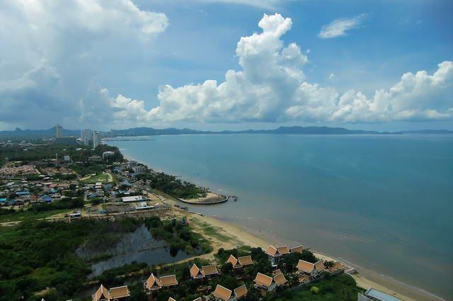 Condominium for sale in Na Jomtien showing the sea view south