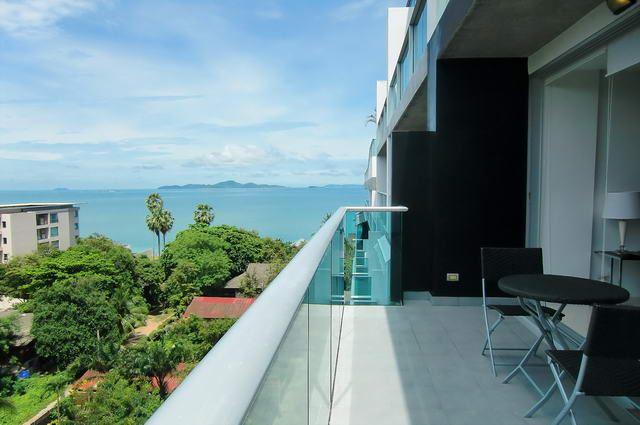 Condominium for sale in Naklua showing the balcony Condominium for sale in Naklua showing the balcony