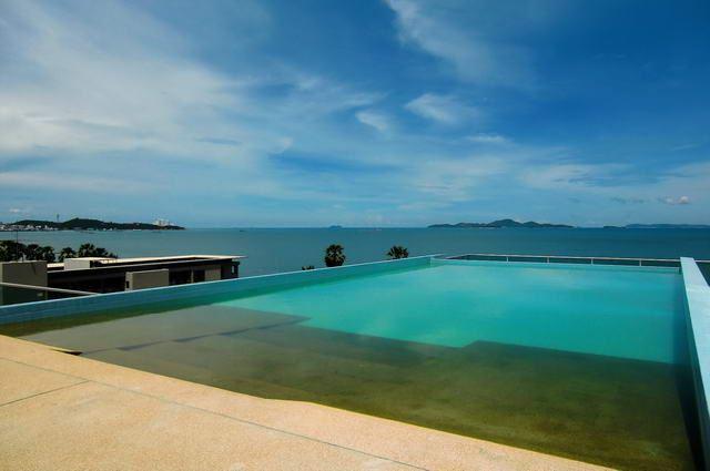 Condominium for sale in Naklua showing the rooftop pool Condominium for sale in Naklua showing the rooftop pool