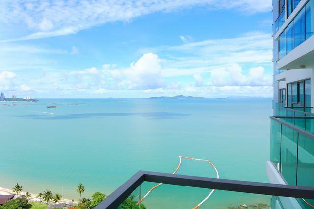 Condominium for sale WongAmat Pattaya showing the balcony view Condominium for sale WongAmat Pattaya showing the balcony view