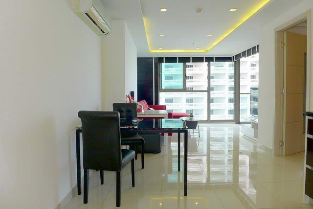 Condominium for sale WongAmat Pattaya showing the dining and living areas 