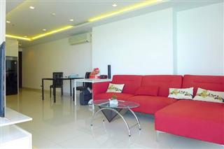 Condominium for sale WongAmat Pattaya showing the living and dining areas 