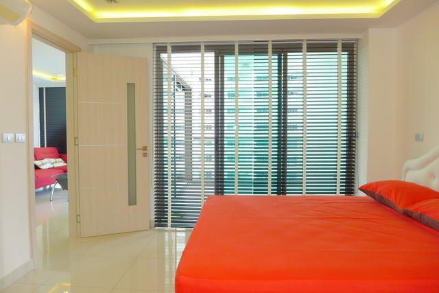 Condominium for sale WongAmat Pattaya showing the bedroom