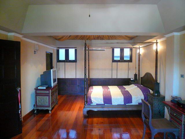 Condominium for sale in Jomtien showing the master bedroom Condominium for sale in Jomtien showing the master bedroom